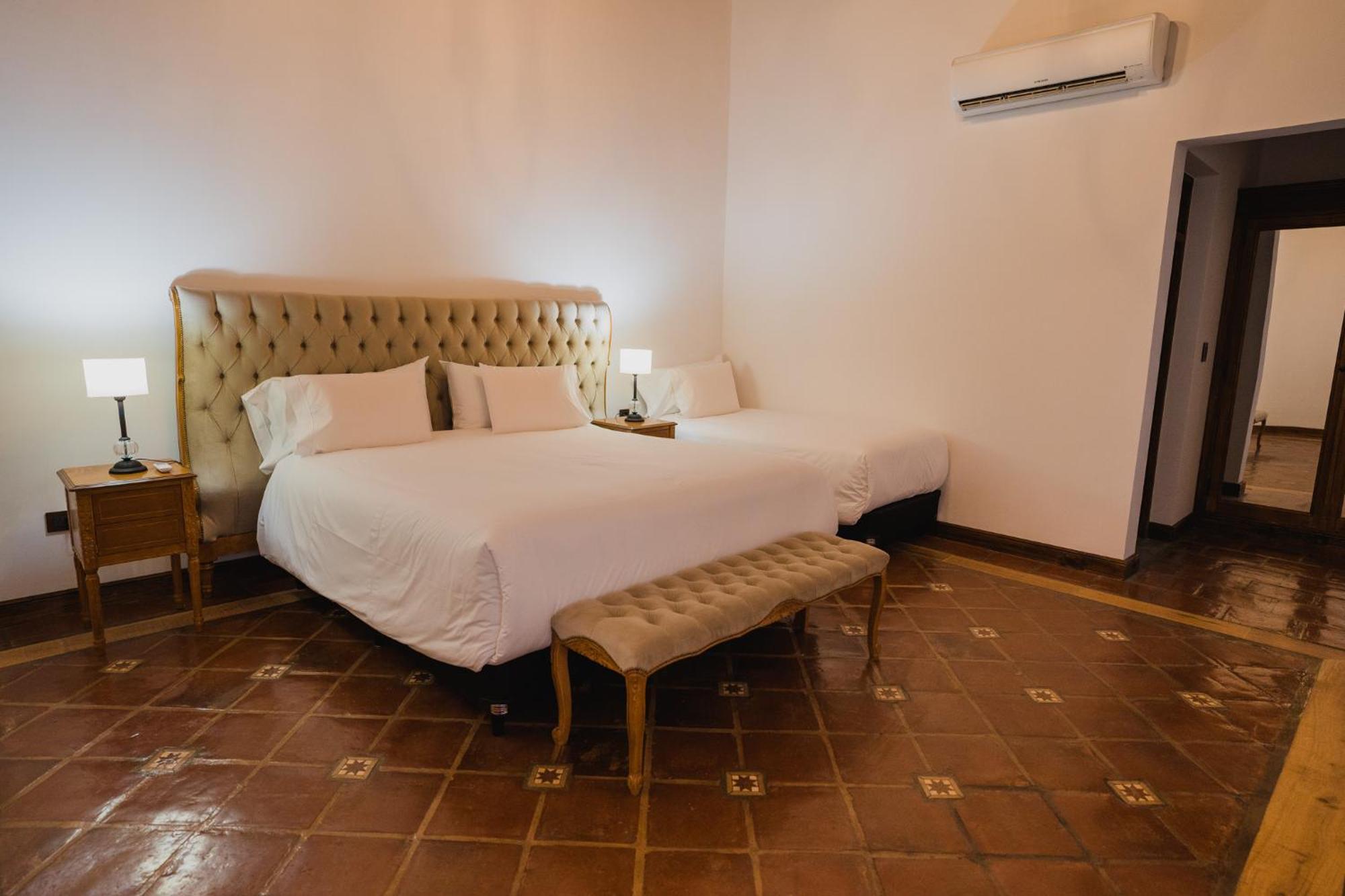 Iraola Hotel Boutique Cafayate Room photo
